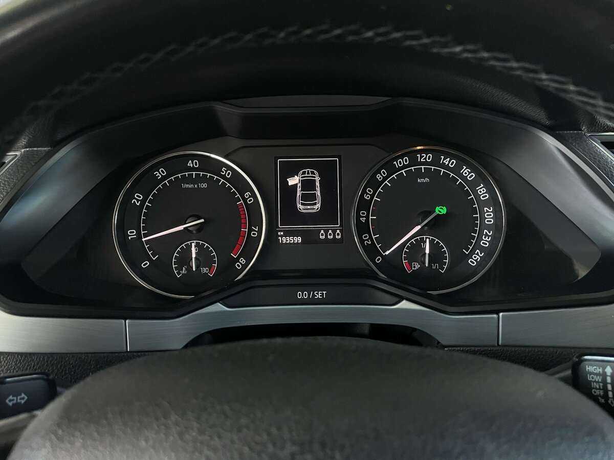 Skoda Superb с пробегом — 2015 год. Фото: #12