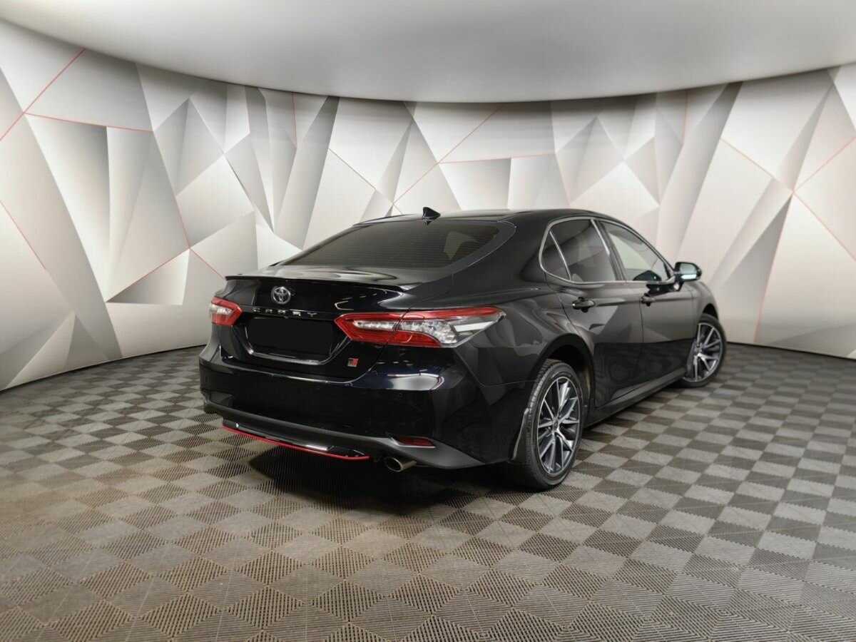 Toyota Camry с пробегом — 2021 год. Фото: #1