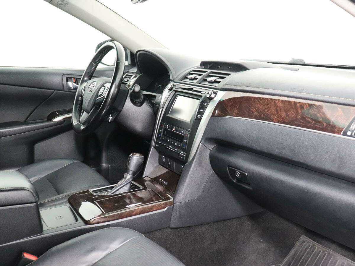 Toyota Camry с пробегом — 2018 год. Фото: #6