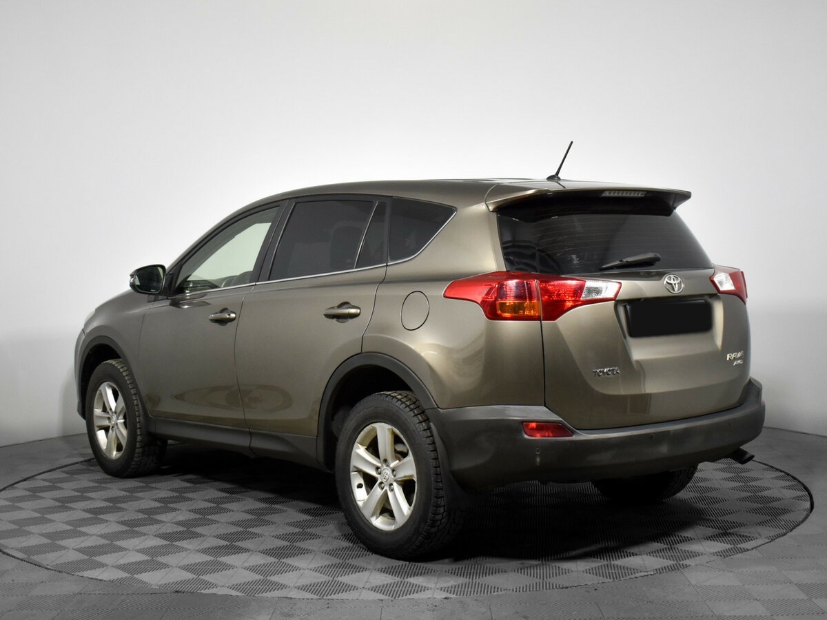 Toyota RAV4 с пробегом — 2013 год. Фото: #6