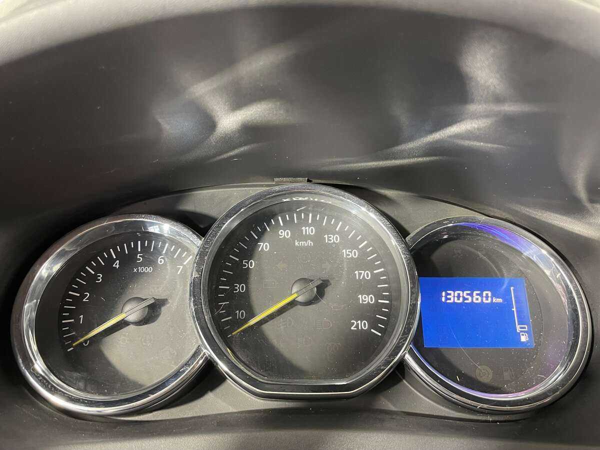 Renault Logan с пробегом — 2015 год. Фото: #11