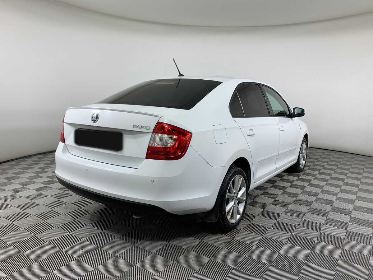 Skoda Rapid с пробегом — 2015 год. Фото: #4