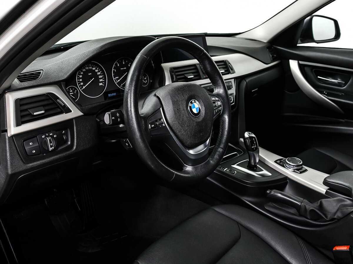 BMW 3 серии с пробегом — 2017 год. Фото: #11