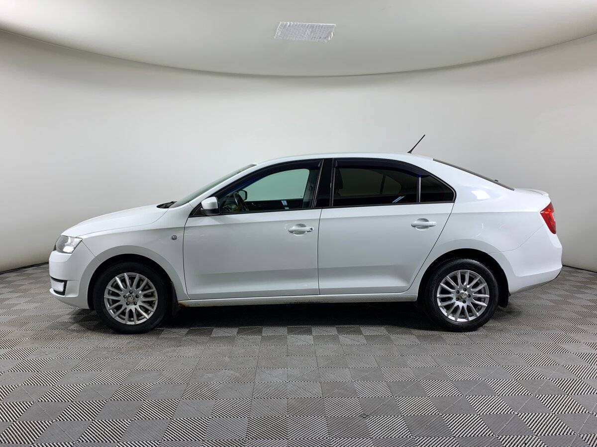 Skoda Rapid с пробегом — 2015 год. Фото: #7
