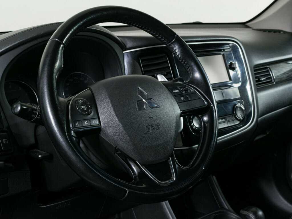 Mitsubishi Outlander с пробегом — 2015 год. Фото: #11