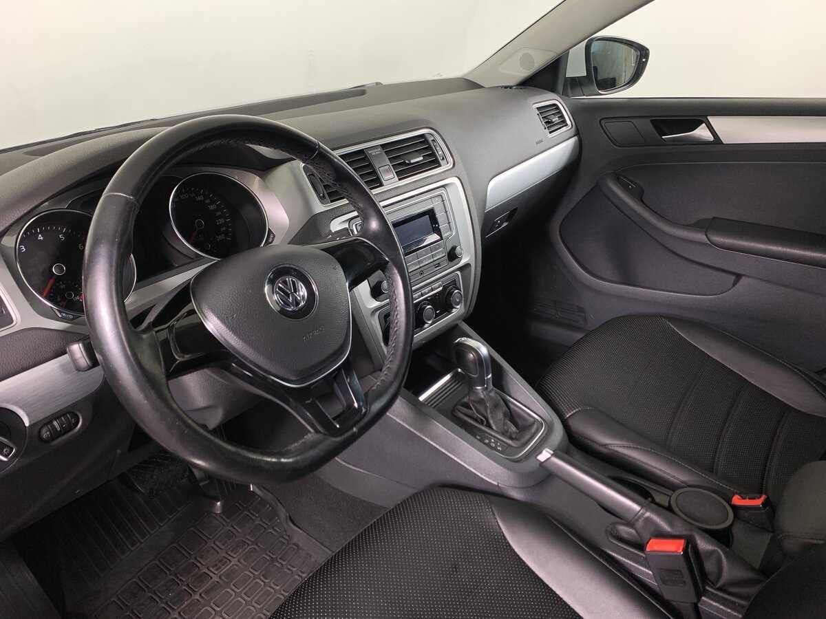 Volkswagen Jetta с пробегом — 2017 год. Фото: #10