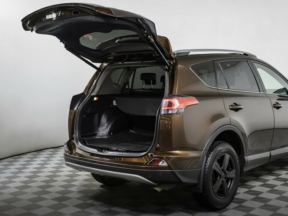 Toyota RAV4 с пробегом — 2017 год. Фото: #15
