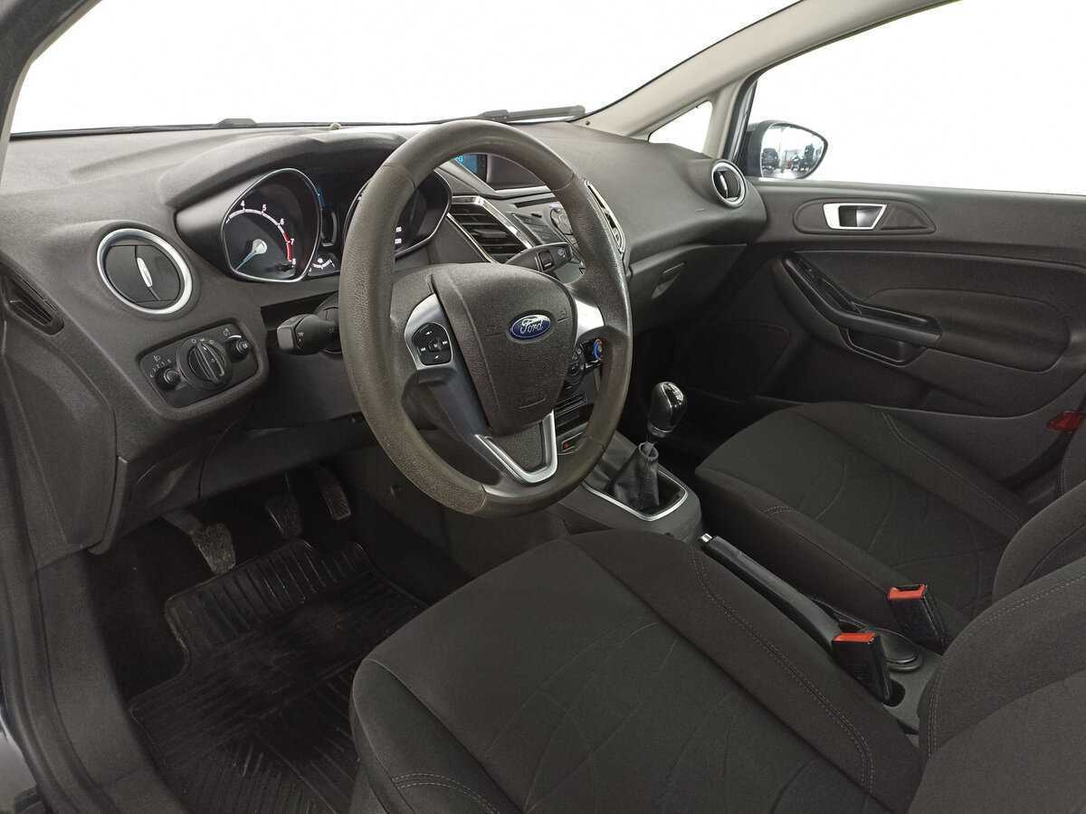 Ford Fiesta с пробегом — 2015 год. Фото: #15