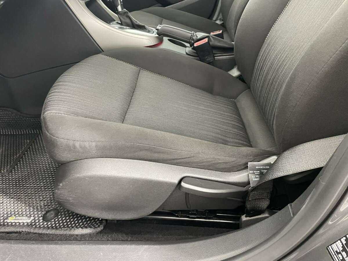 Opel Astra с пробегом — 2012 год. Фото: #9