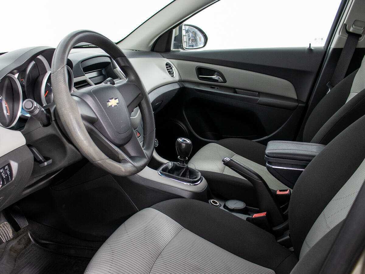 Chevrolet Cruze с пробегом — 2012 год. Фото: #7