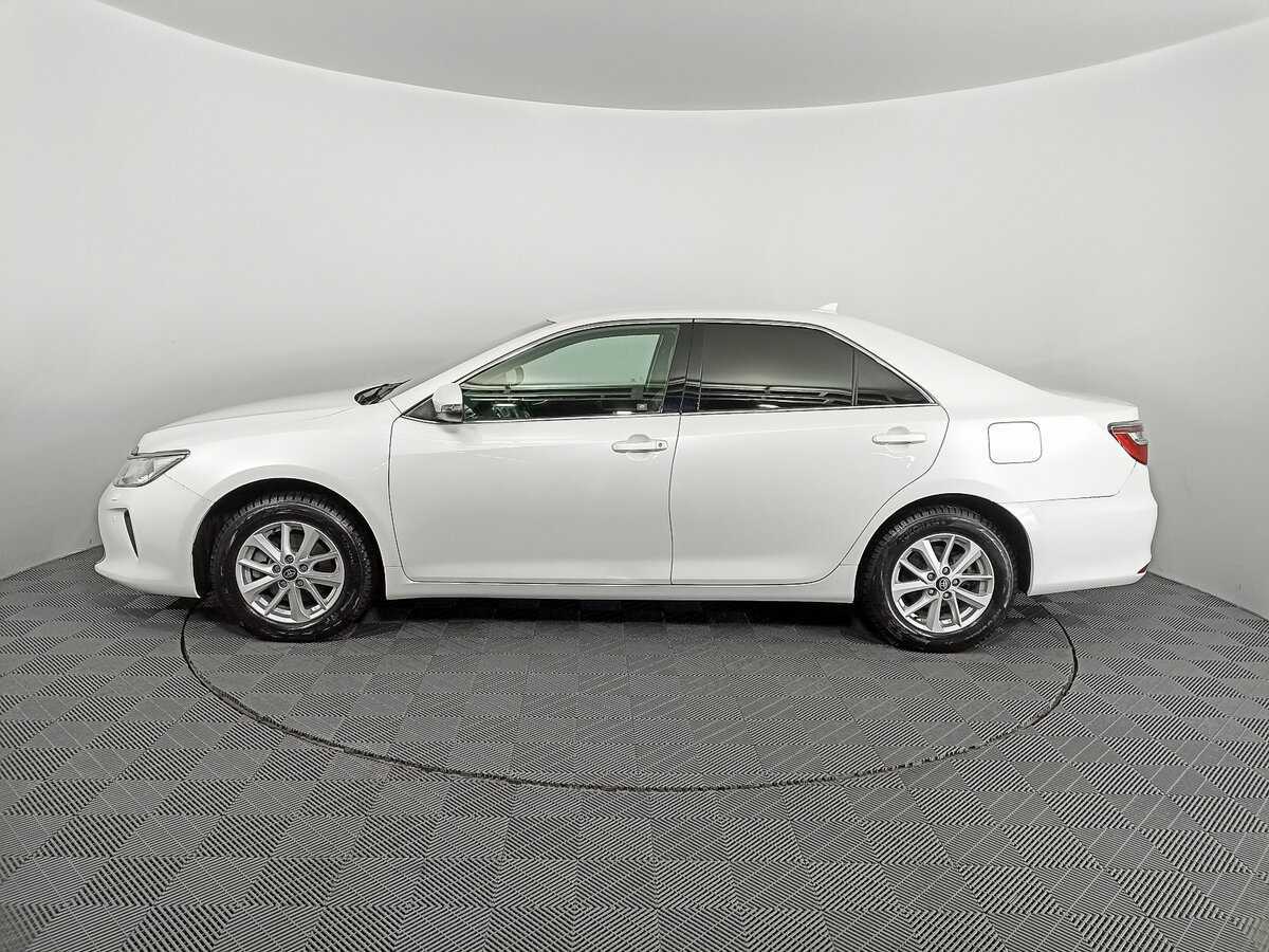 Toyota Camry с пробегом — 2017 год. Фото: #7
