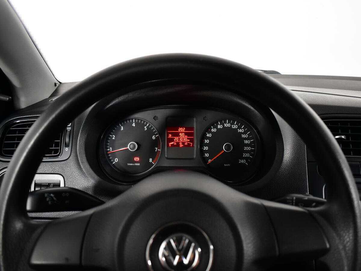 Volkswagen Polo с пробегом — 2013 год. Фото: #10