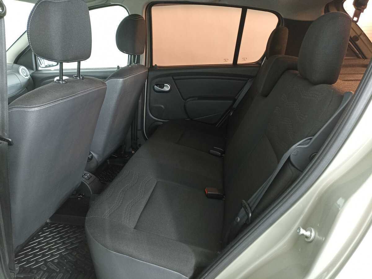 Renault Sandero с пробегом — 2014 год. Фото: #11