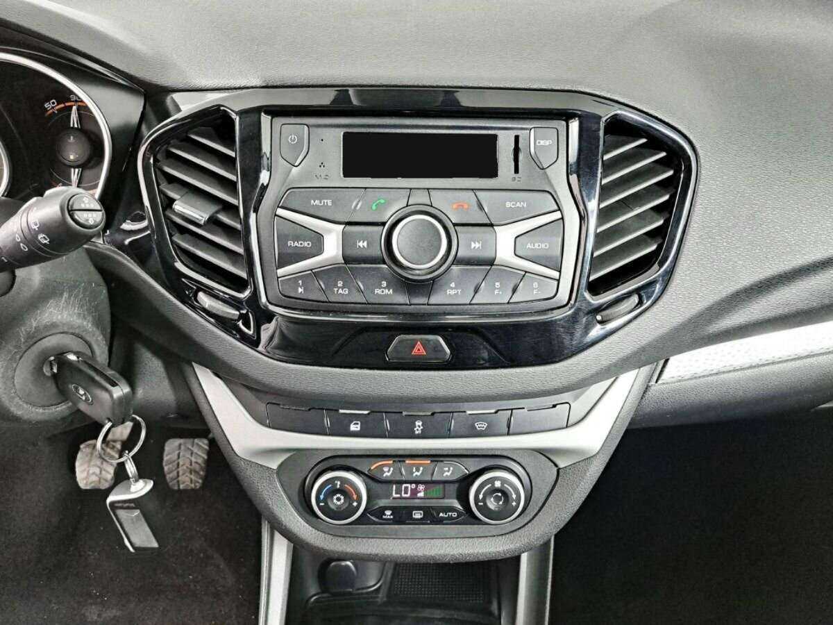 Lada (ВАЗ) Vesta с пробегом — 2017 год. Фото: #14