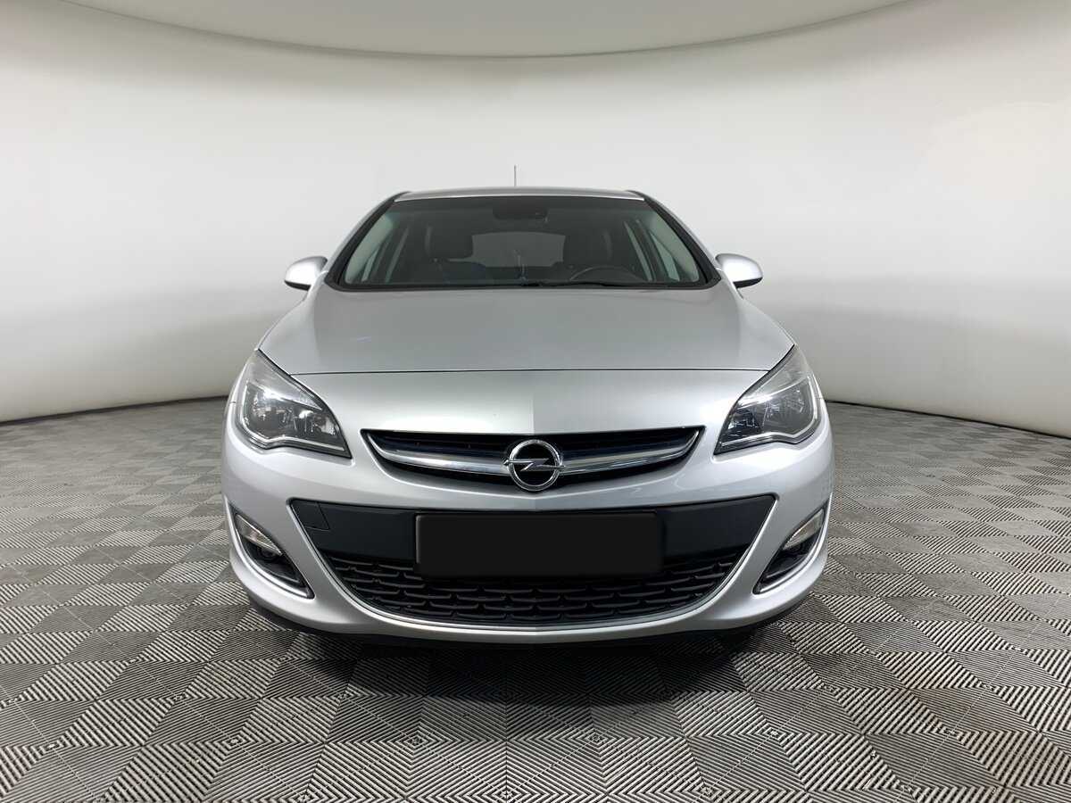 Opel Astra с пробегом — 2012 год. Фото: #1
