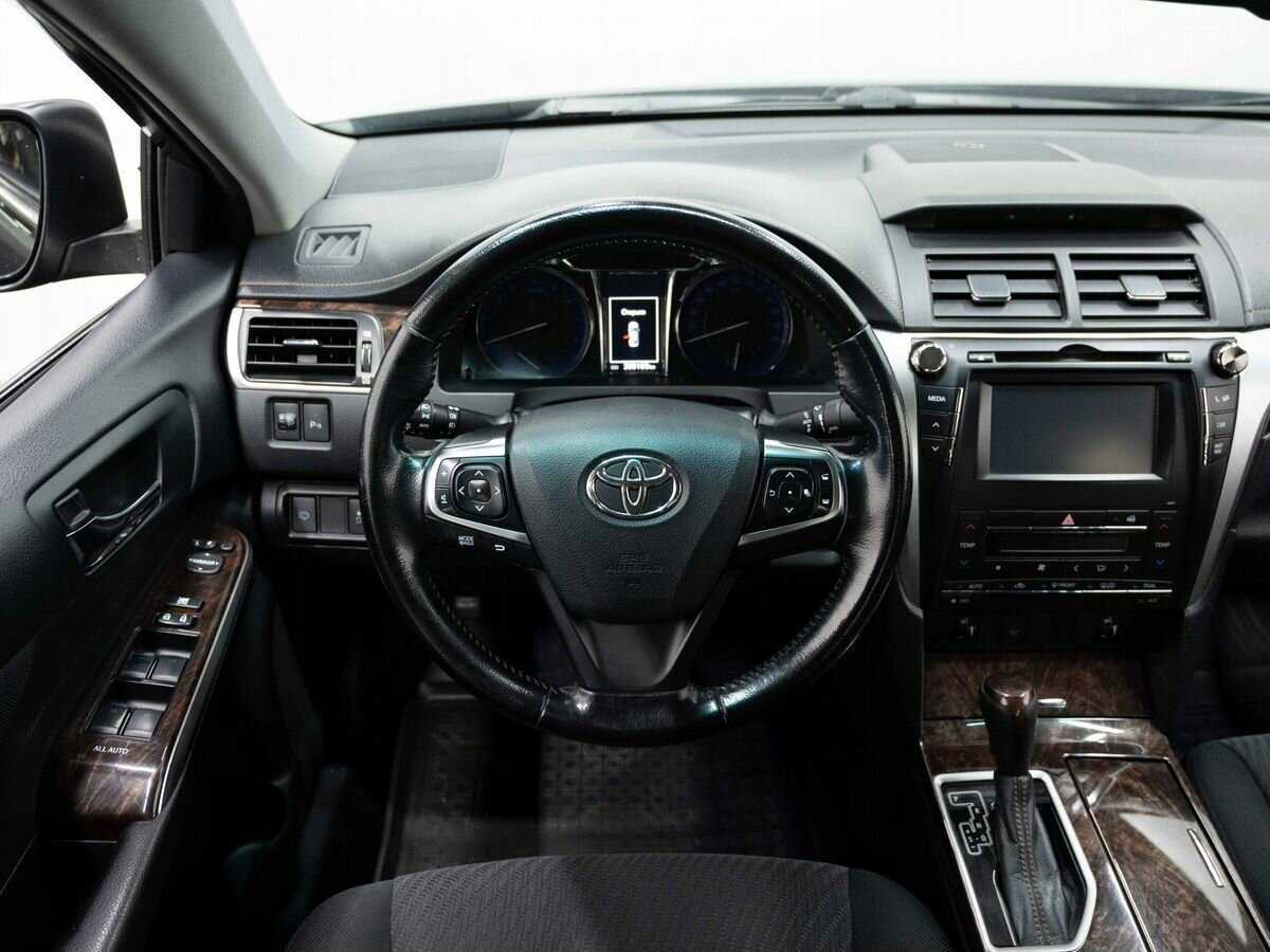 Toyota Camry с пробегом — 2016 год. Фото: #13