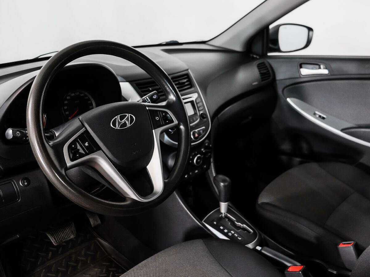 Hyundai Solaris с пробегом — 2014 год. Фото: #7