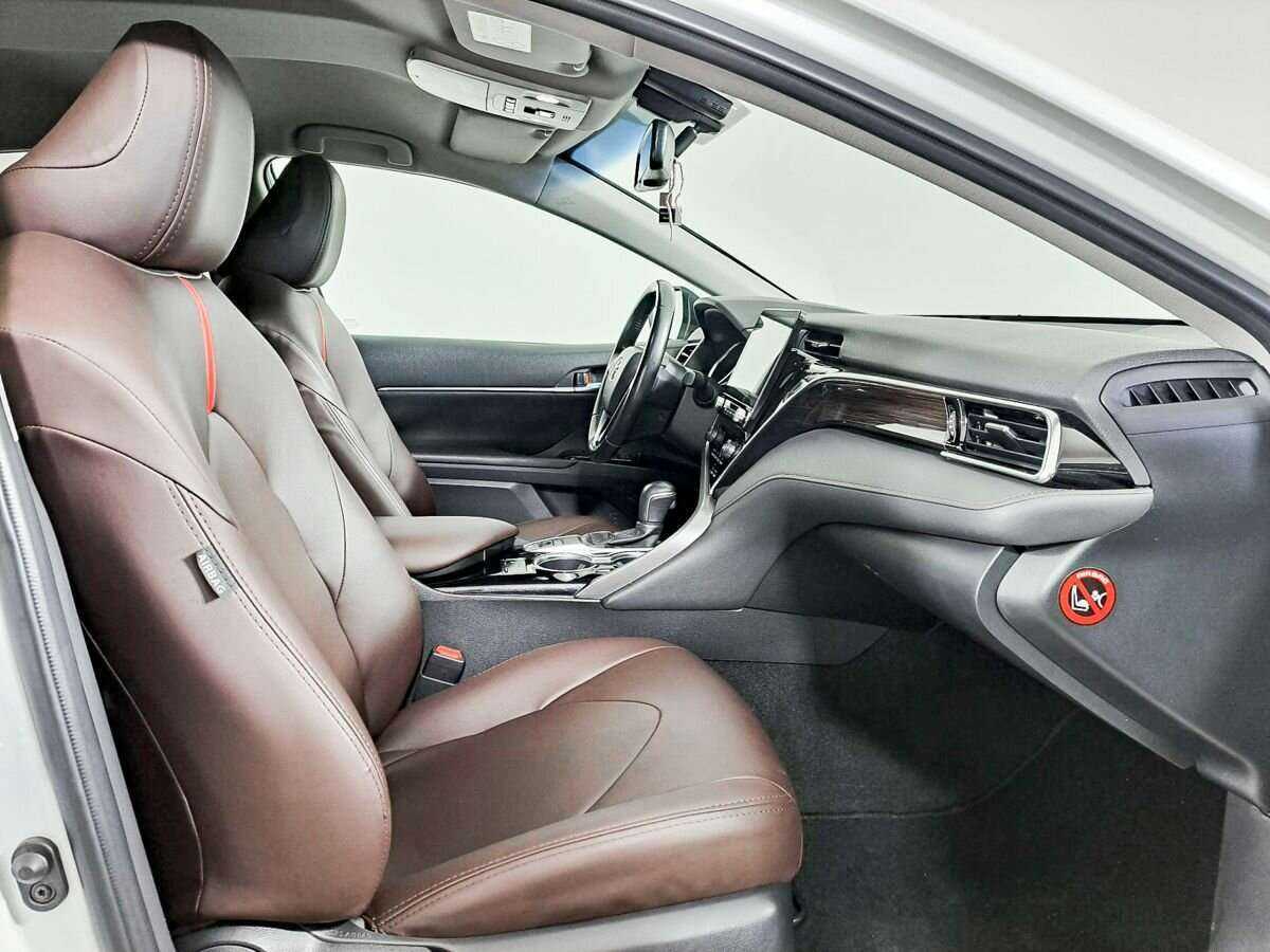 Toyota Camry с пробегом — 2019 год. Фото: #8