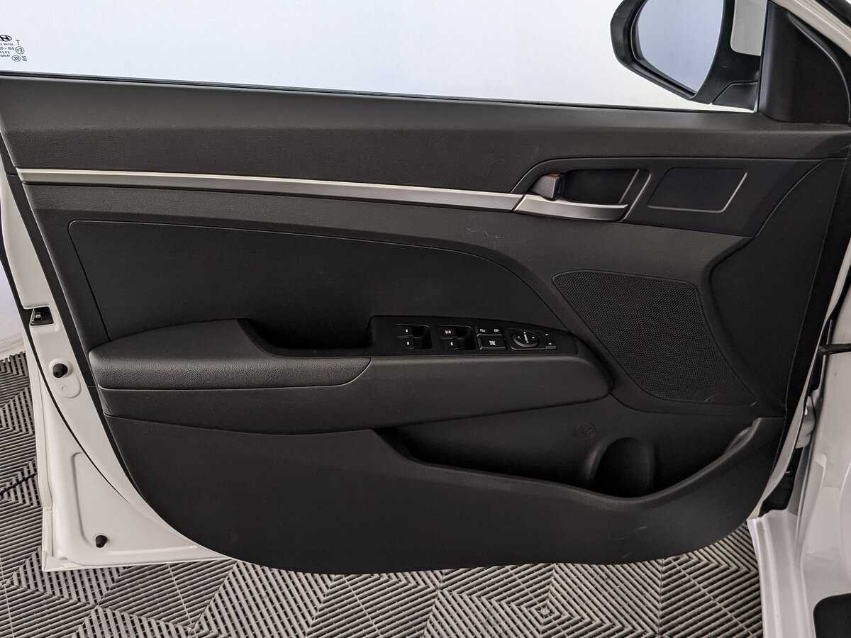 Hyundai Elantra с пробегом — 2019 год. Фото: #18