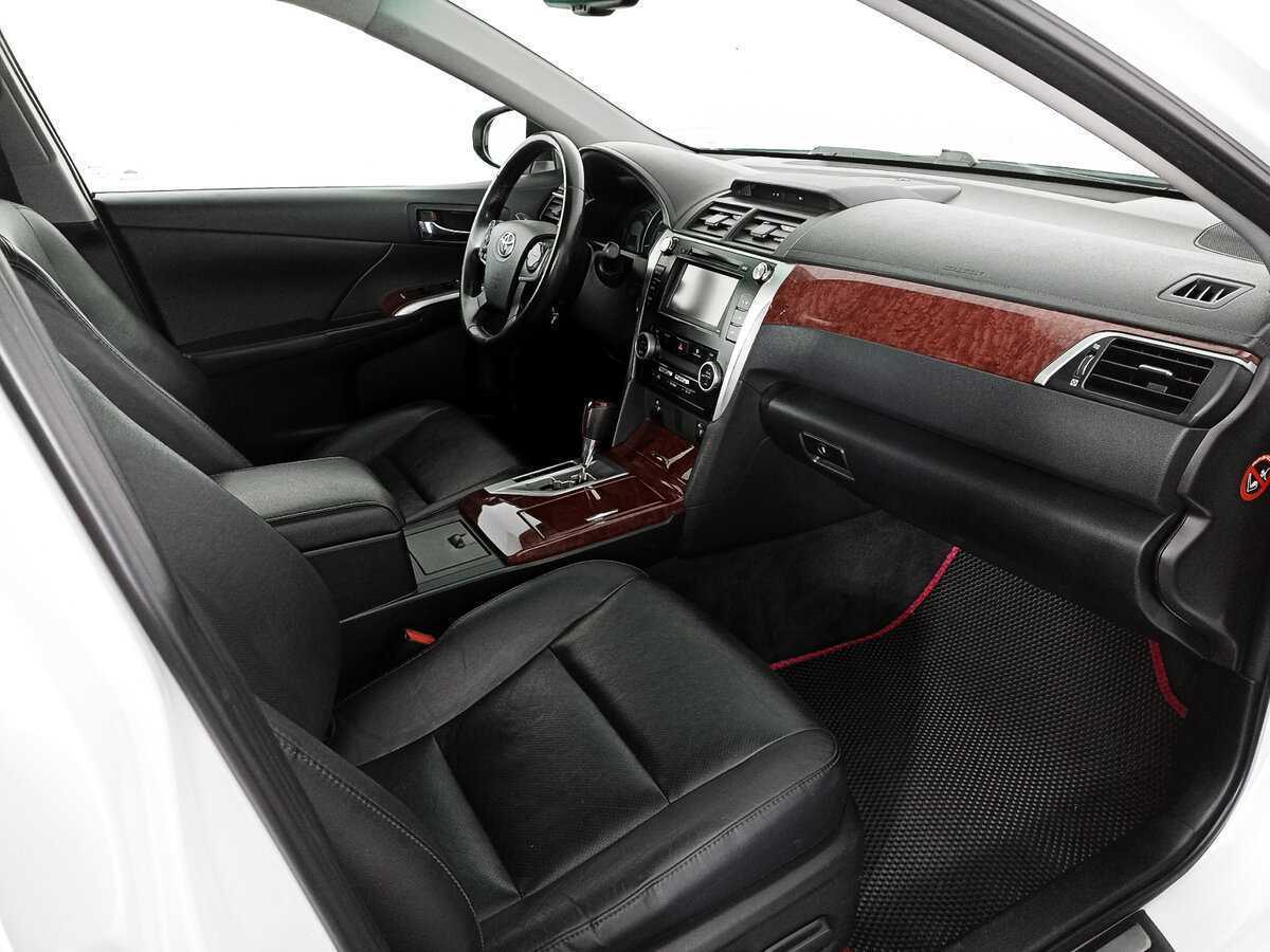 Toyota Camry с пробегом — 2014 год. Фото: #6