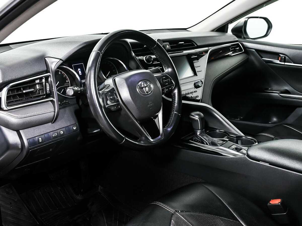 Toyota Camry с пробегом — 2018 год. Фото: #11