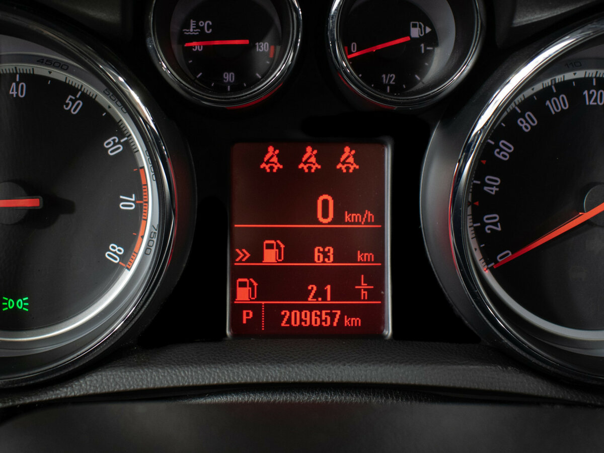 Opel Mokka с пробегом — 2014 год. Фото: #10