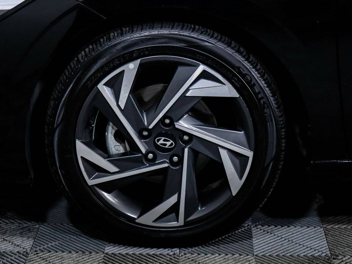 Hyundai Elantra с пробегом — 2023 год. Фото: #11