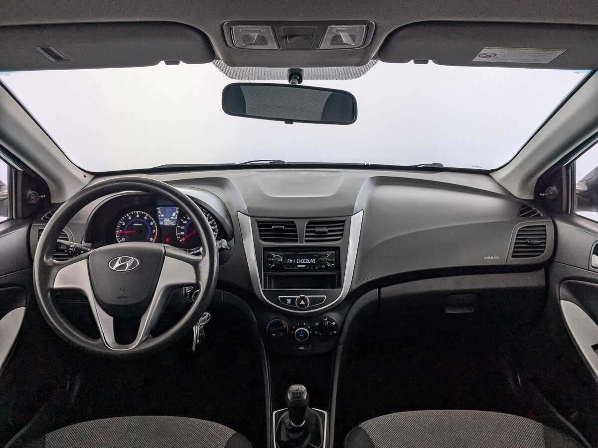 Hyundai Solaris с пробегом — 2014 год. Фото: #9