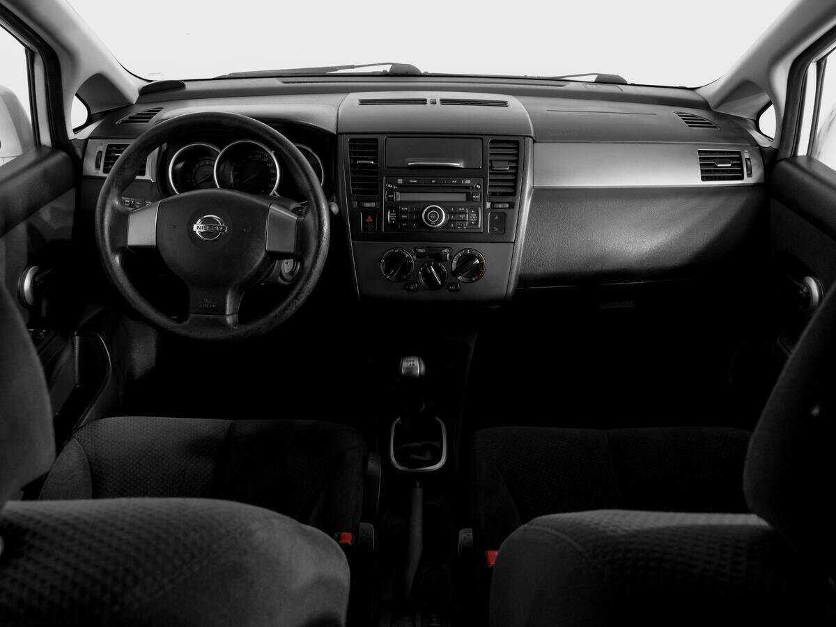 Nissan Tiida с пробегом — 2013 год. Фото: #10