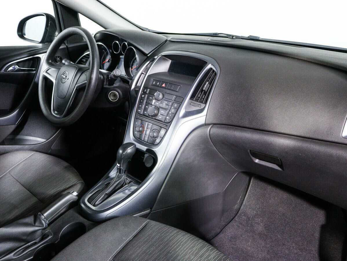 Opel Astra с пробегом — 2012 год. Фото: #8