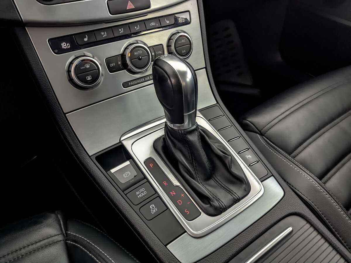 Volkswagen Passat CC с пробегом — 2013 год. Фото: #24