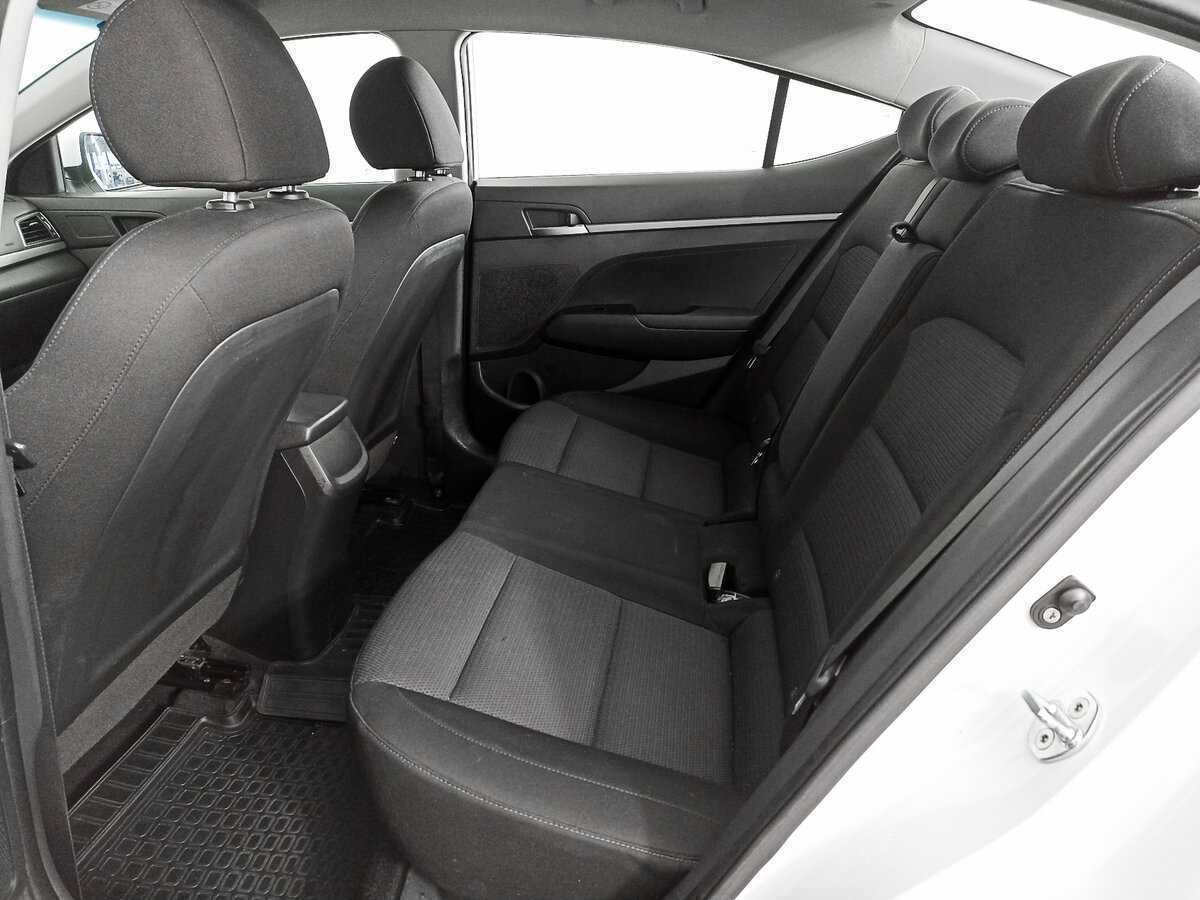 Hyundai Elantra с пробегом — 2017 год. Фото: #11