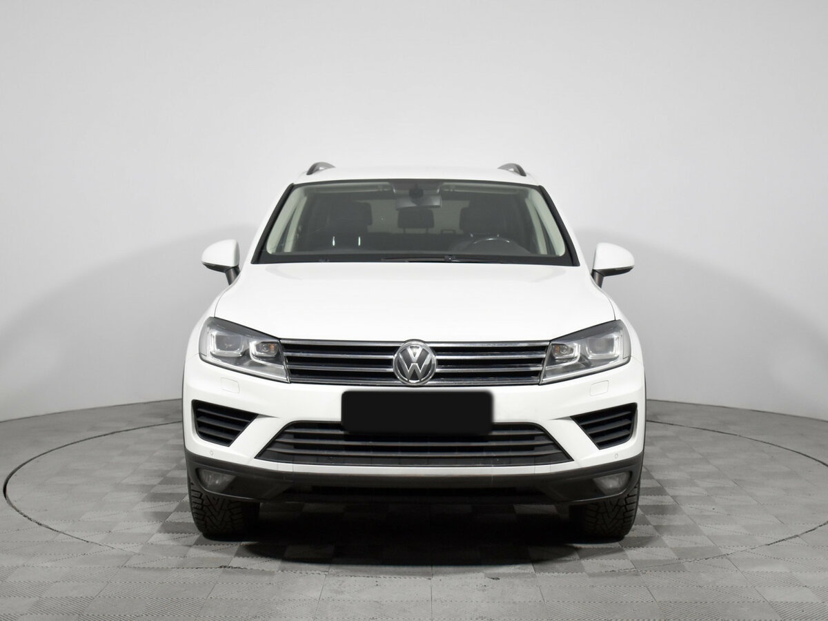 Volkswagen Touareg с пробегом — 2015 год. Фото: #1