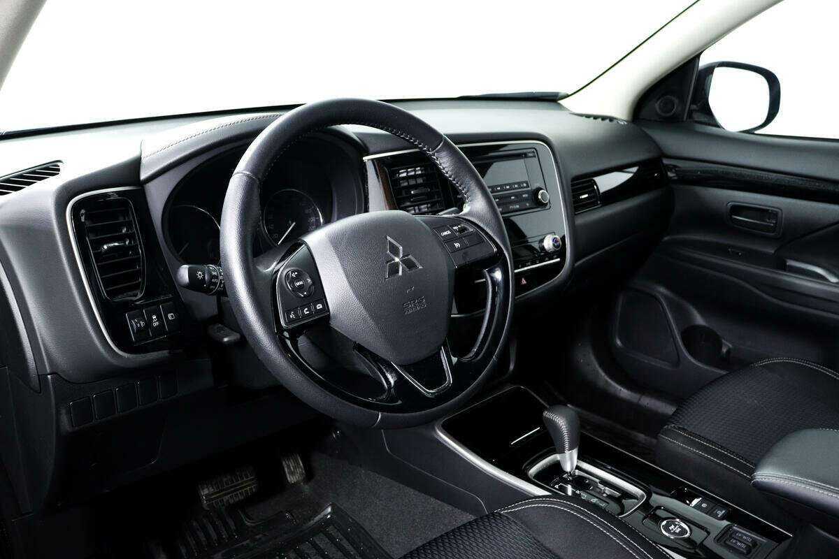Mitsubishi Outlander с пробегом — 2020 год. Фото: #12