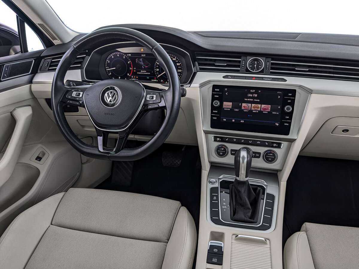 Volkswagen Passat с пробегом — 2018 год. Фото: #16