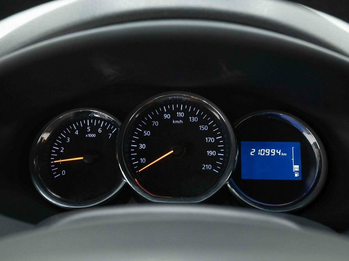 Renault Sandero с пробегом — 2016 год. Фото: #16