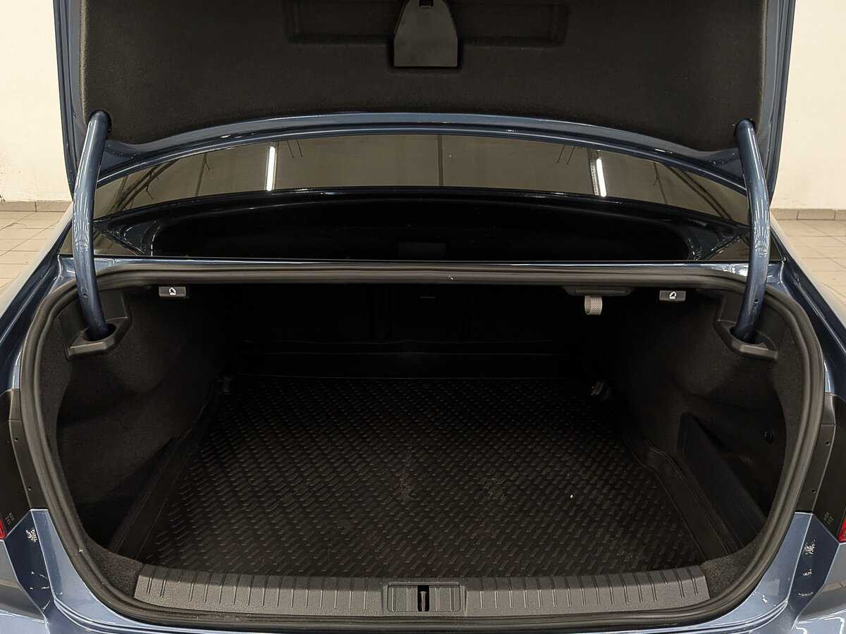 Volkswagen Passat с пробегом — 2015 год. Фото: #9