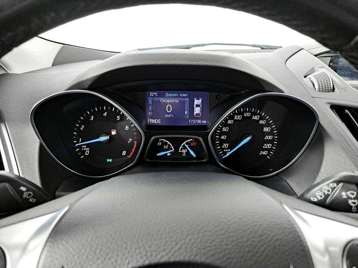 Ford Kuga с пробегом — 2015 год. Фото: #10