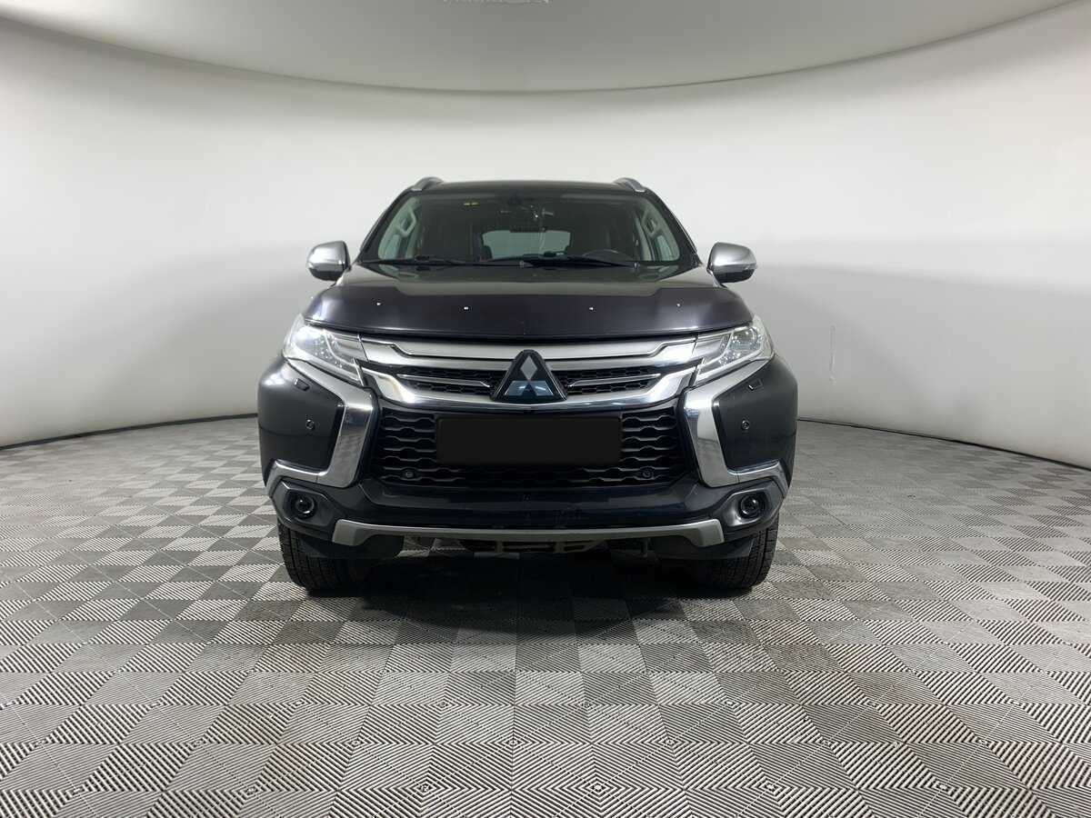Mitsubishi Pajero Sport с пробегом — 2017 год. Фото: #1