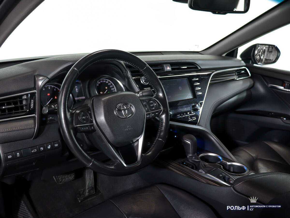 Toyota Camry с пробегом — 2018 год. Фото: #14