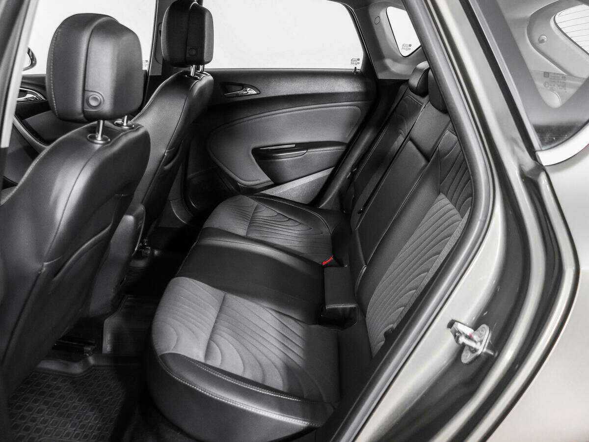 Opel Astra с пробегом — 2013 год. Фото: #9