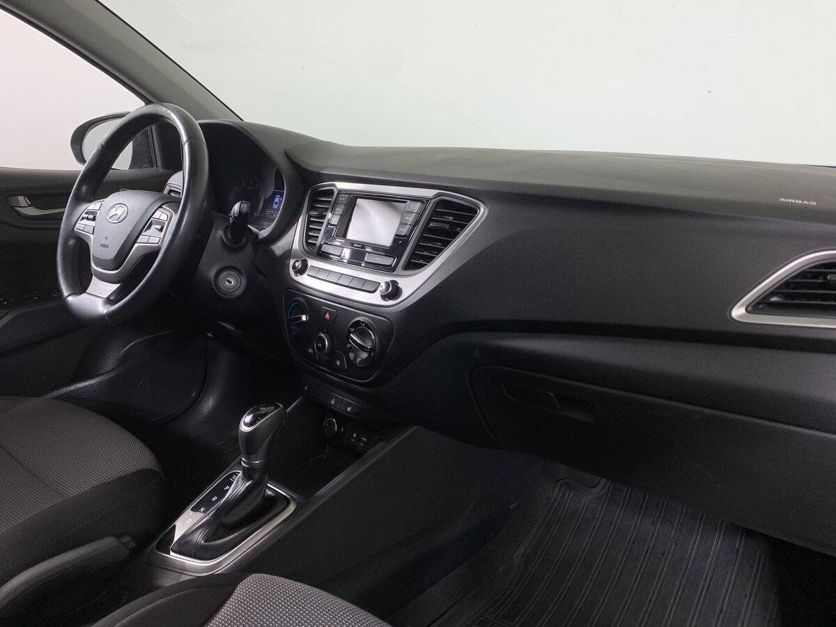 Hyundai Solaris с пробегом — 2017 год. Фото: #12