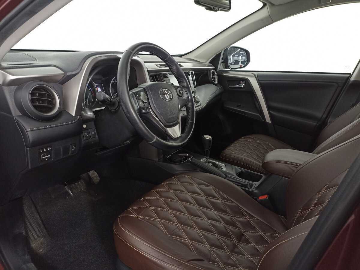 Toyota RAV4 с пробегом — 2018 год. Фото: #15