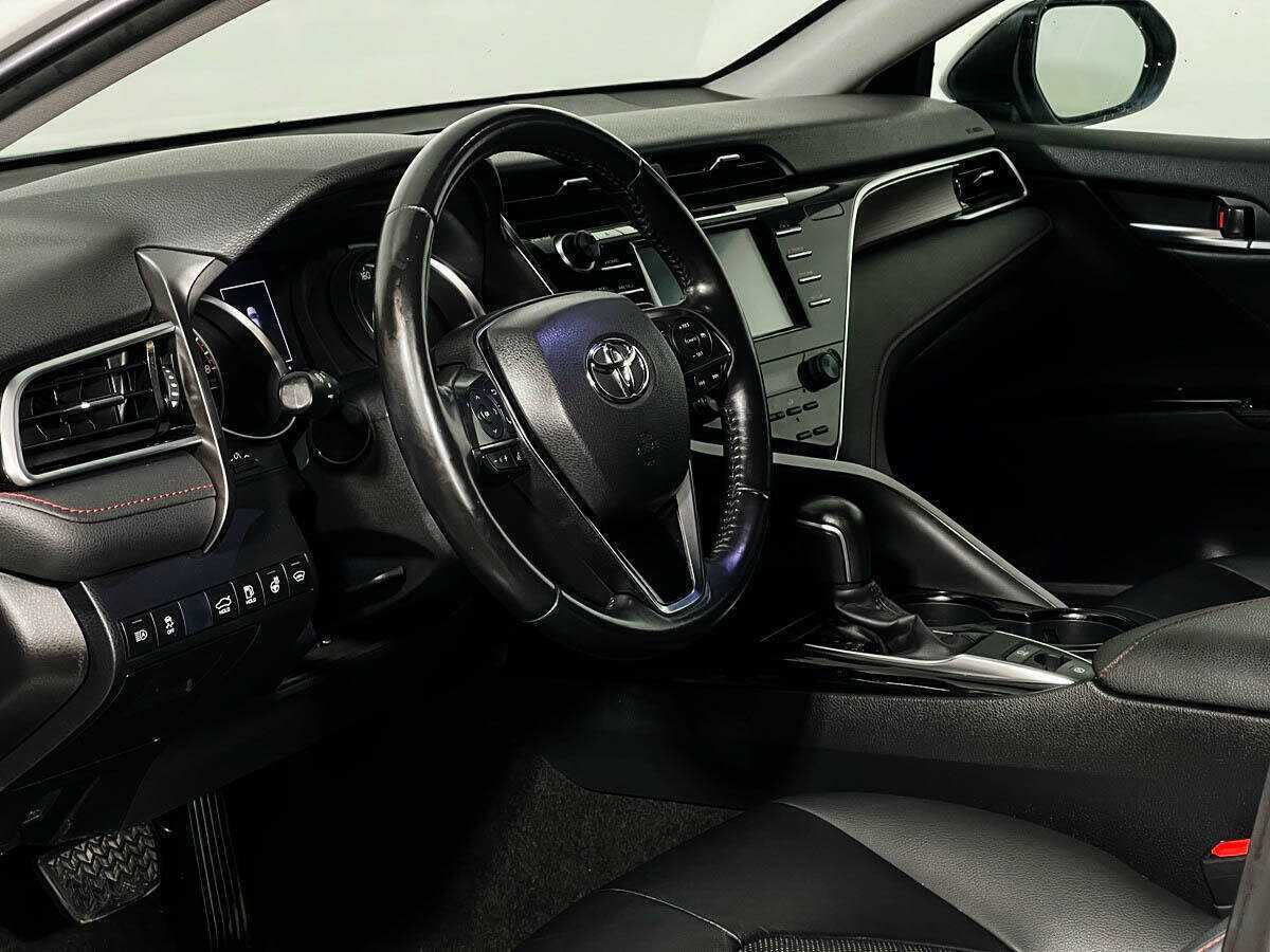 Toyota Camry с пробегом — 2020 год. Фото: #12
