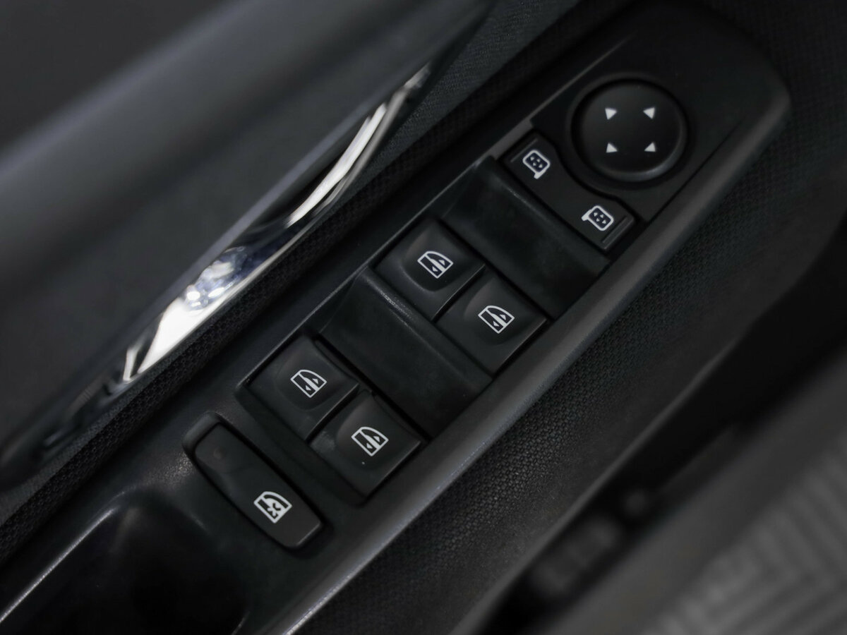 Renault Fluence с пробегом — 2014 год. Фото: #16