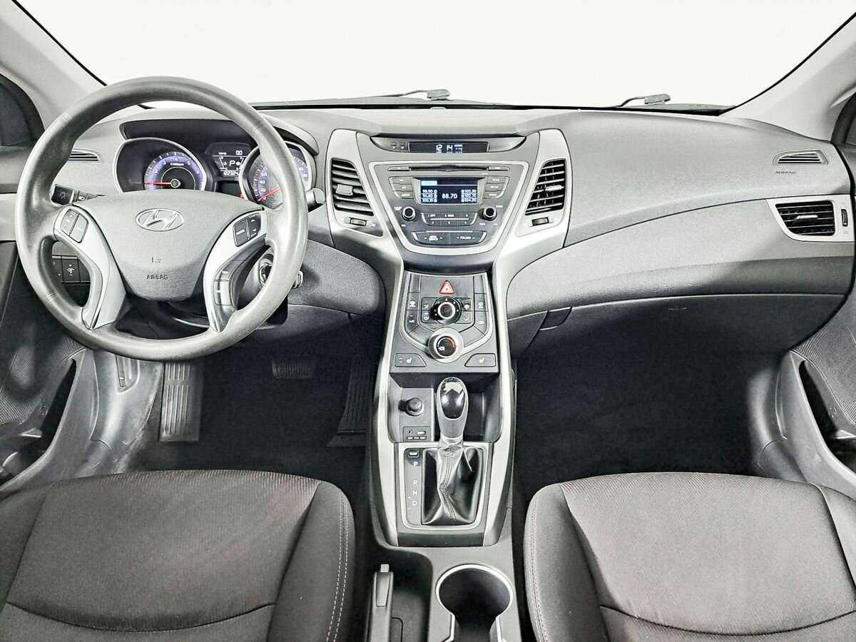 Hyundai Elantra с пробегом — 2015 год. Фото: #11