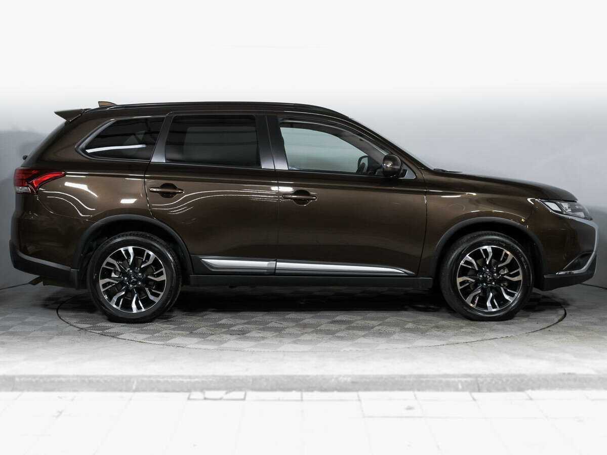 Mitsubishi Outlander с пробегом — 2021 год. Фото: #3