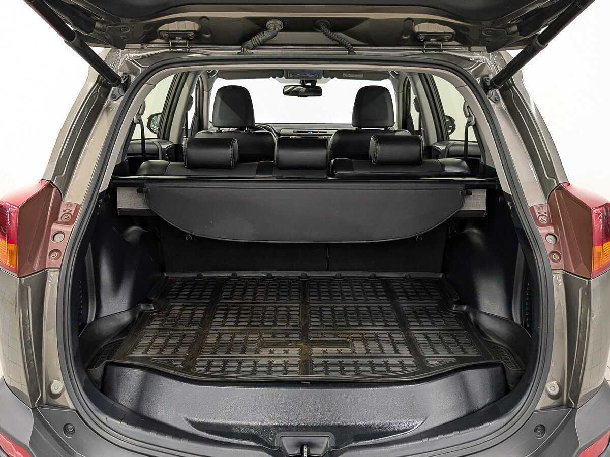 Toyota RAV4 с пробегом — 2014 год. Фото: #9