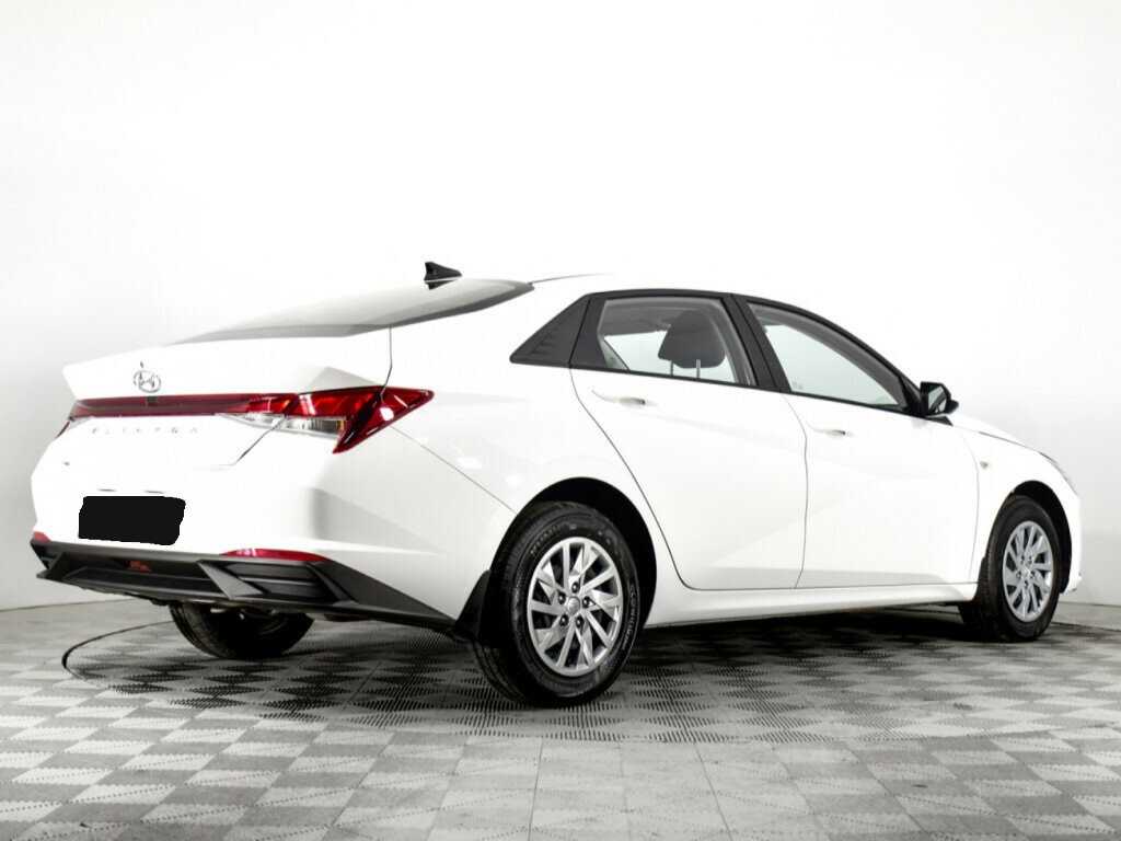 Hyundai Elantra с пробегом — 2021 год. Фото: #3