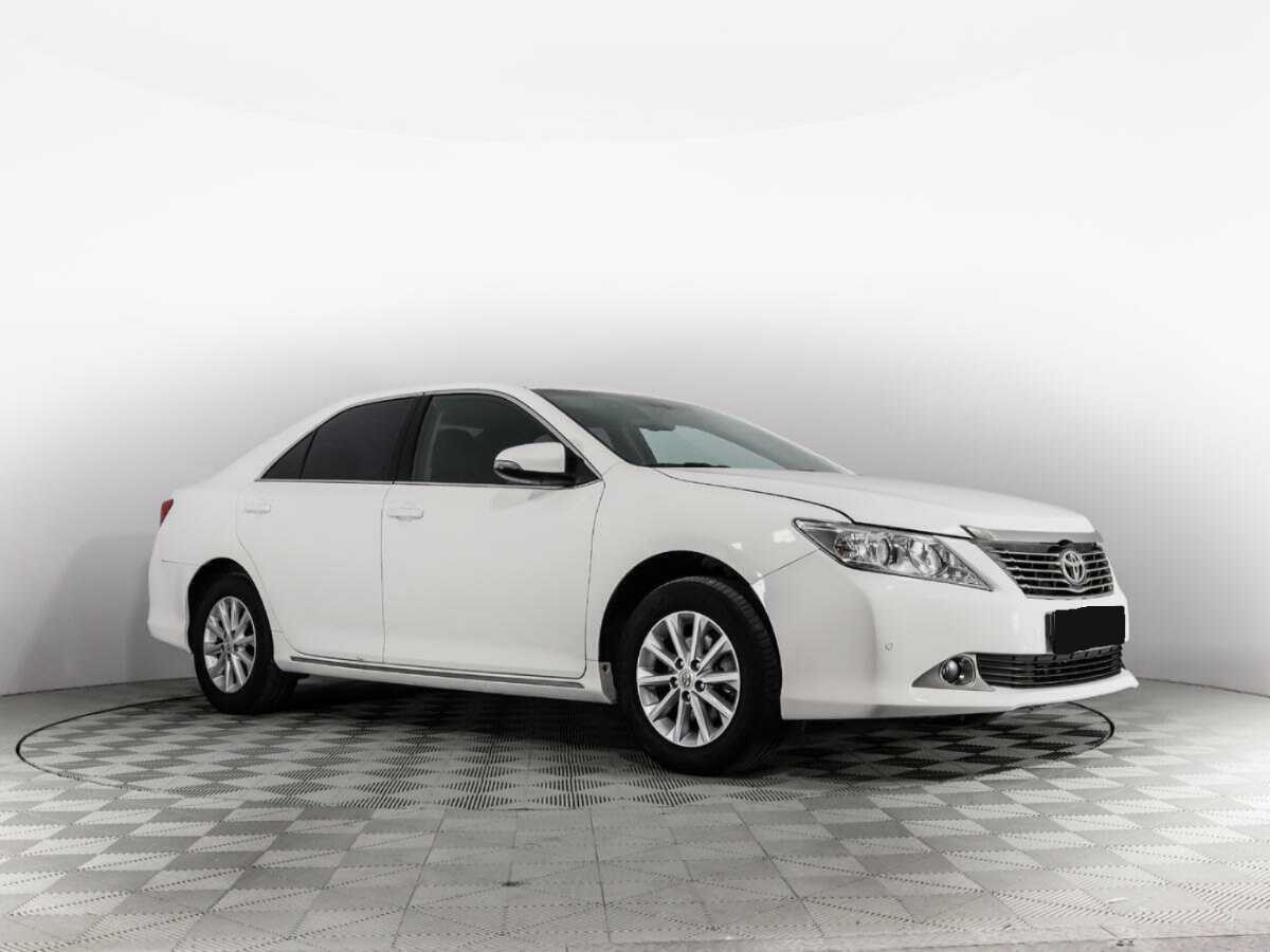 Toyota Camry с пробегом — 2014 год. Фото: #2
